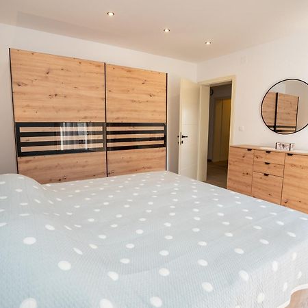 Apartments Tomulic Novalja Eksteriør billede